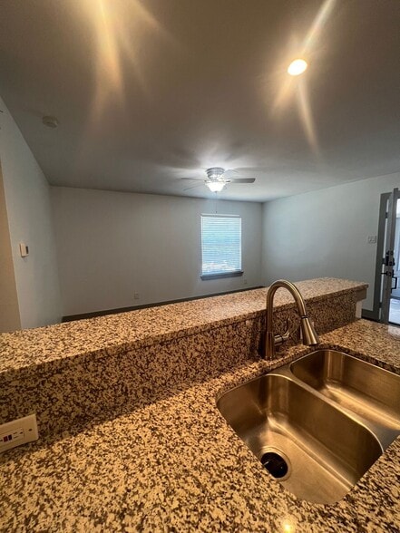 Building Photo - 4633 Fairmount St