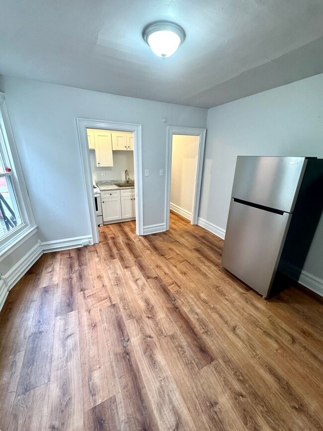 Building Photo - 1620-1/2 W Chew St