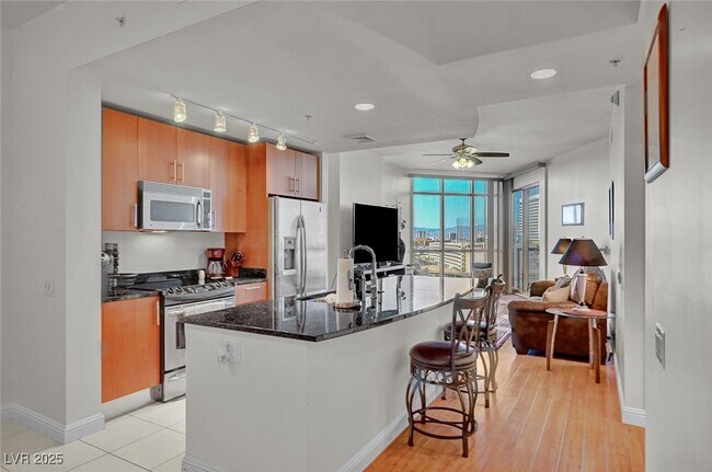 Primary Photo - 200 W Sahara Ave