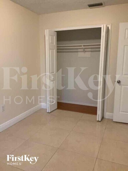 Building Photo - 8410 NW 27th Pl