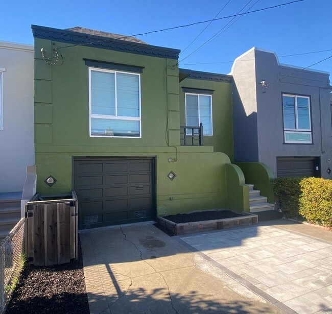 Building Photo - Stunning Redesigned Coastal San Francisco Residence with Modern Finishes/ 3 Bedroom & 1 Bathroom/...