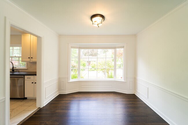 Building Photo - Newly Remodel Home in West Hills!