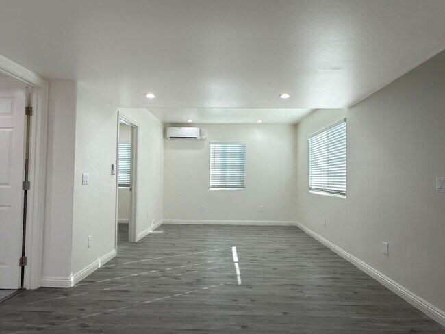 Building Photo - 5970 Locust Ave