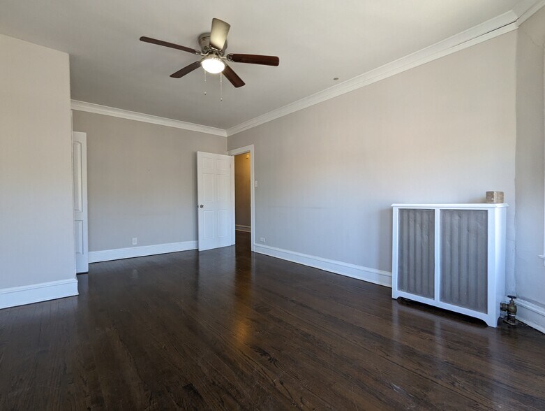 Building Photo - 1835 W Winona St