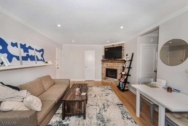 Building Photo - 378 Claremont Ave