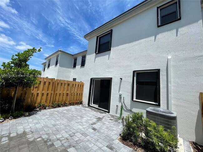 Building Photo - 28526 SW 134th Ave