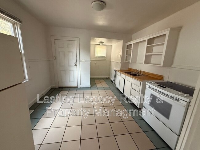 Building Photo - 704 W. 26th Street