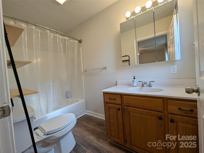 Building Photo - 25.5 Woodrow Ave