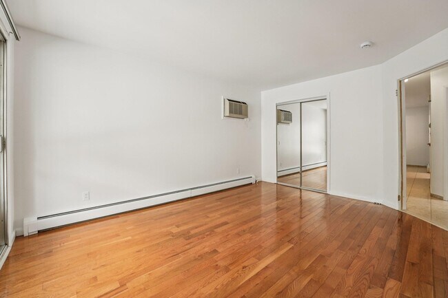 Building Photo - 529 38th St