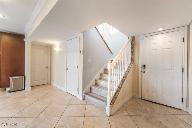 Building Photo - 2419 E Vegas Valley Dr