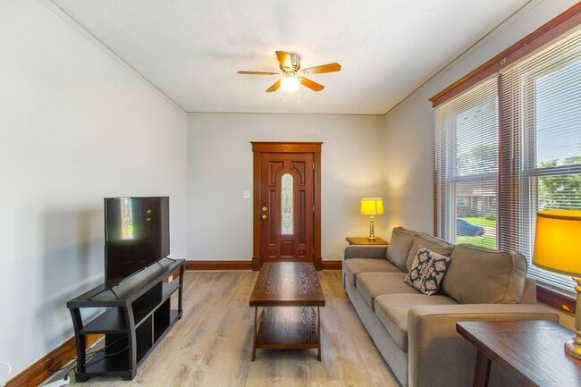 Building Photo - 7255 Osceola Dr