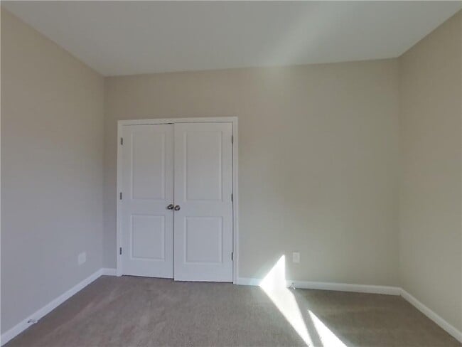 Building Photo - 173 Everett Sq