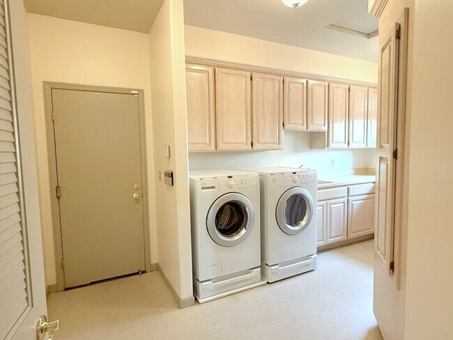 Building Photo - REDUCED ! Beautiful custom one story estate located on one of the most desirable streets in Black...