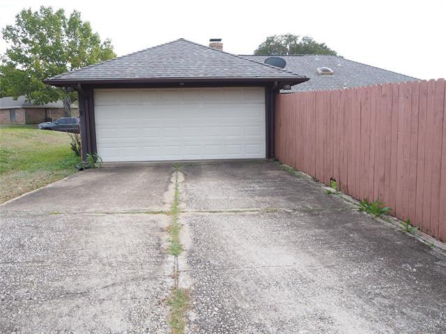 Building Photo - 924 Summer Trail