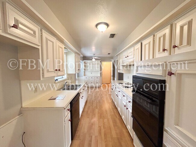 Building Photo - 1700 Charlottesville Dr