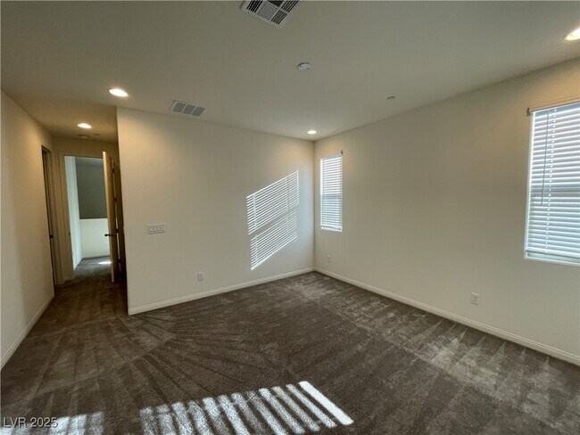 Building Photo - 11747 Emerald Lk Ave