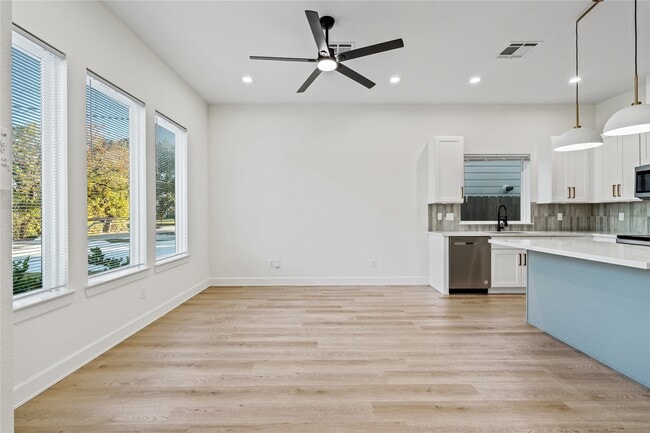 Building Photo - 8324 Corinth St