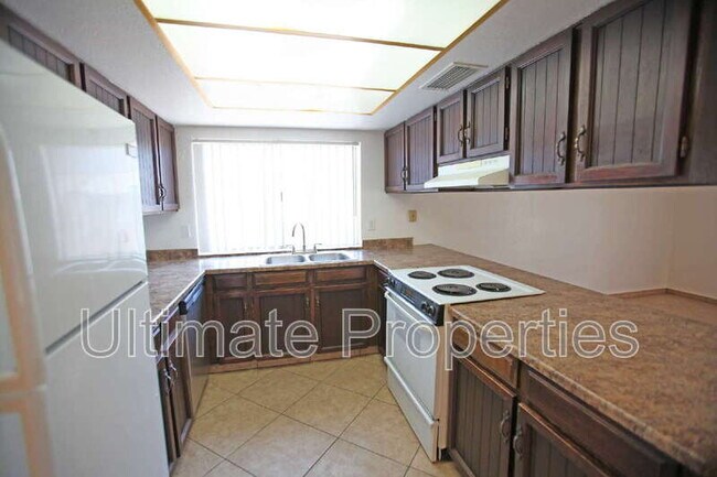Building Photo - 5059 N 72nd Ave