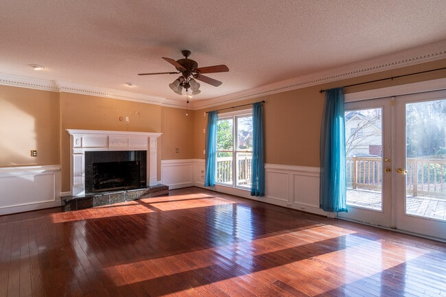 Building Photo - 4135 Knollcrest Cir N