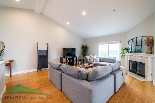 Building Photo - 567 Forrest Bluff