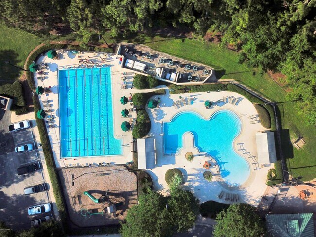 Building Photo - Spacious 4BR Retreat w/ Fenced Yard + Resort Amenities