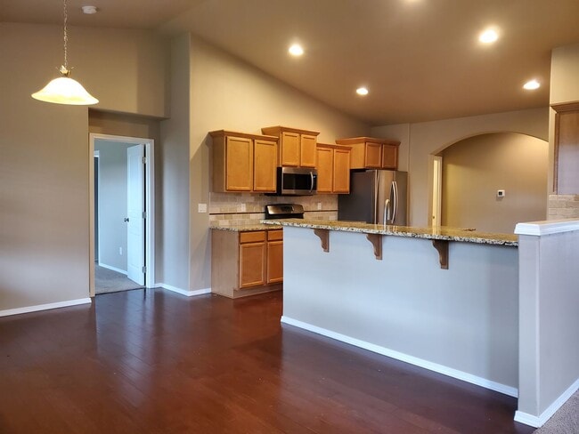 Building Photo - Must See Craftsman Style Home in Desirable West Salem Neighborhood