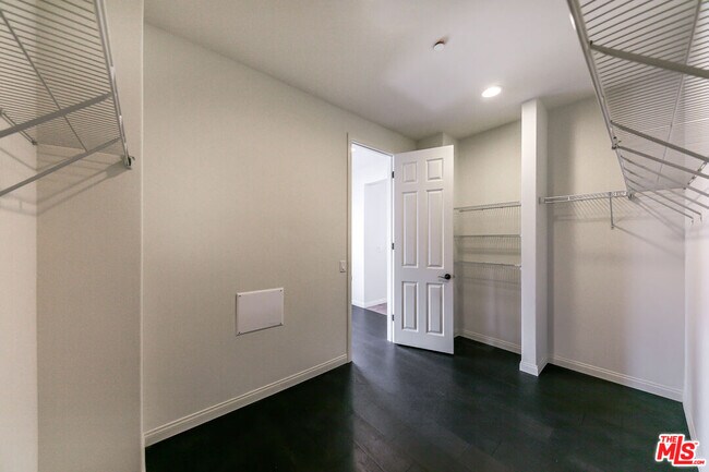Building Photo - 22379 Driftwood Ct