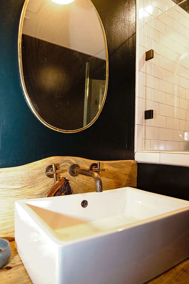 Building Photo - Amazing sunsets at this waterfront home