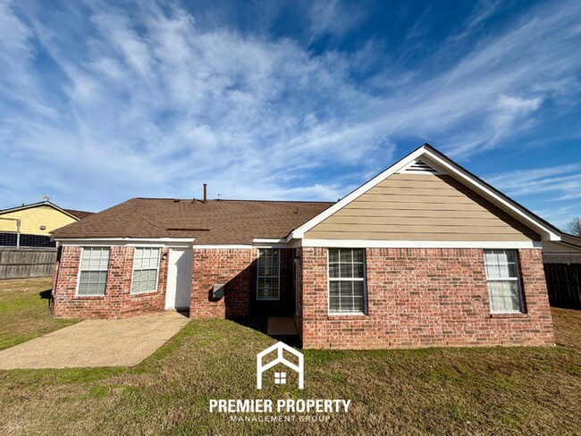 Building Photo - 45 Pine Ridge Cove