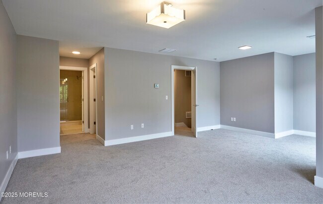 Building Photo - 52 Colfax St