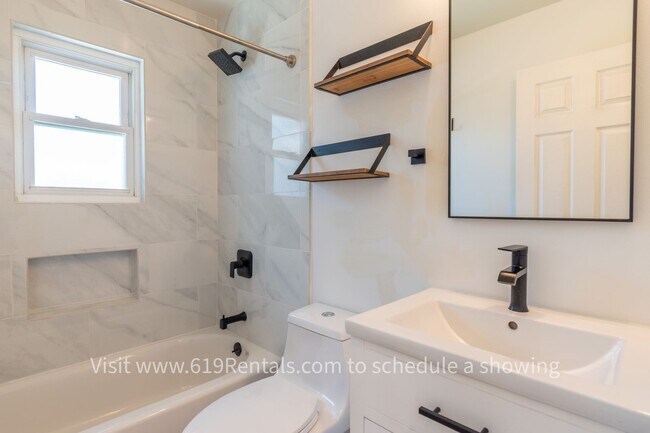 Building Photo - Beautiful 3 Bedroom, 2 Bath Home with Spa,...