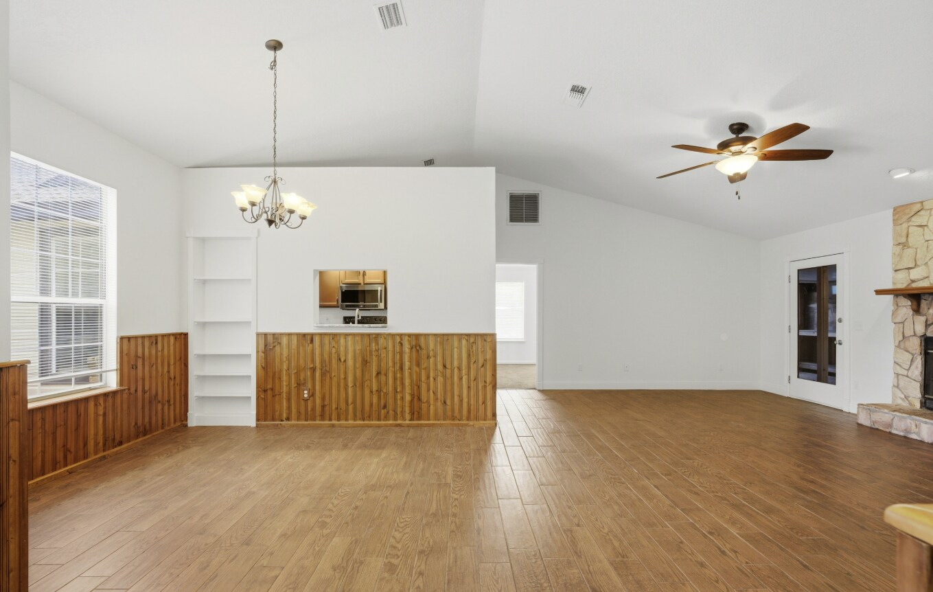 Building Photo - 2162 Saint Martins Dr E