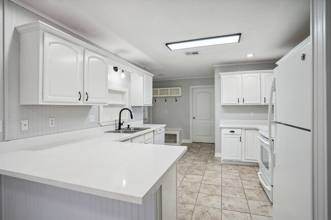 Building Photo - 2 Schill Ave