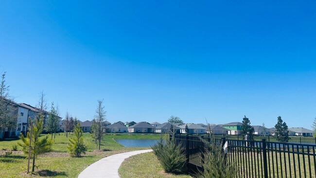 Building Photo - Welcome To Your NEWER Dream Home in the He...
