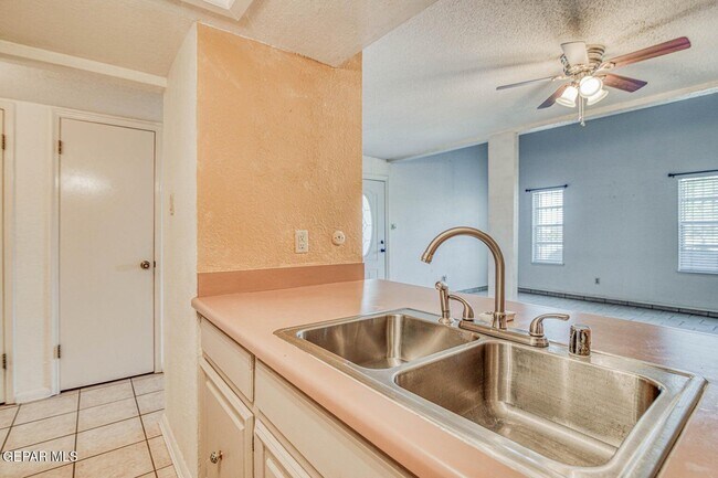 Building Photo - 6201 Escondido Dr
