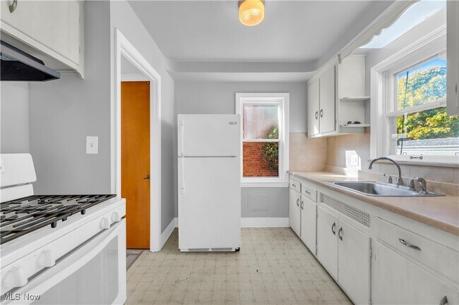 Building Photo - 4061 Verona Rd