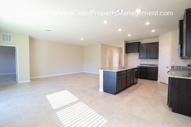 Building Photo - 16465 Woodside Gln
