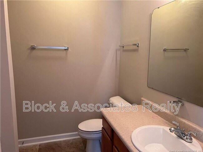 Building Photo - 1465 Avoncroft Dr