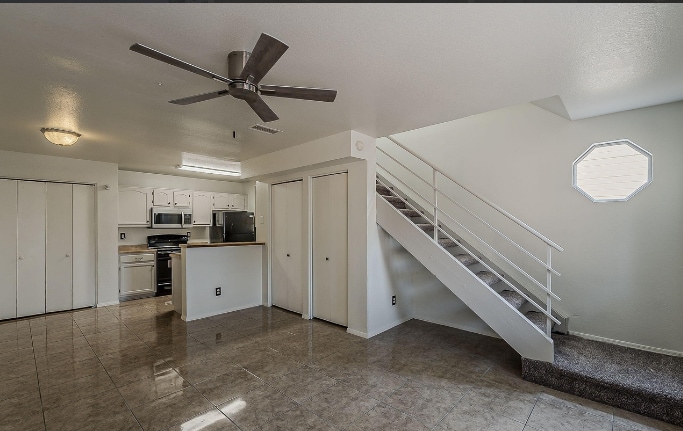 Building Photo - 625 S Westwood