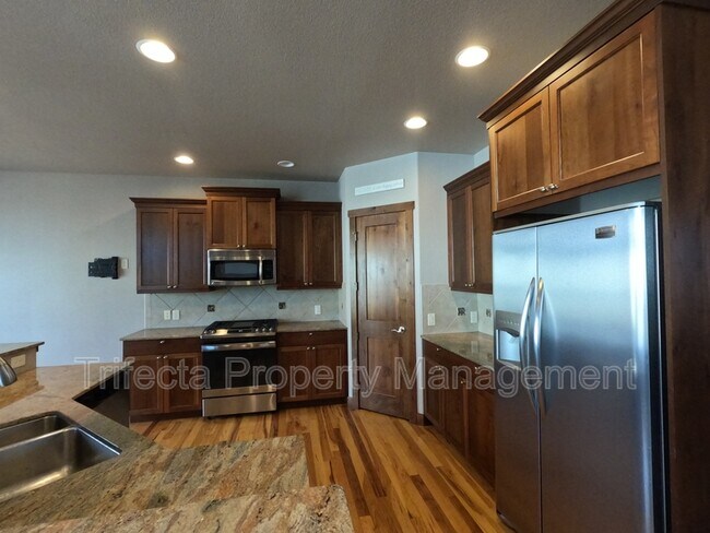 Building Photo - 1032 Hessen Dr