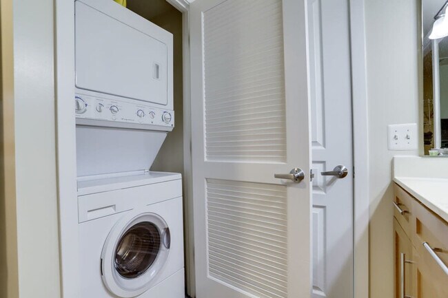 Building Photo - 550 14th St S