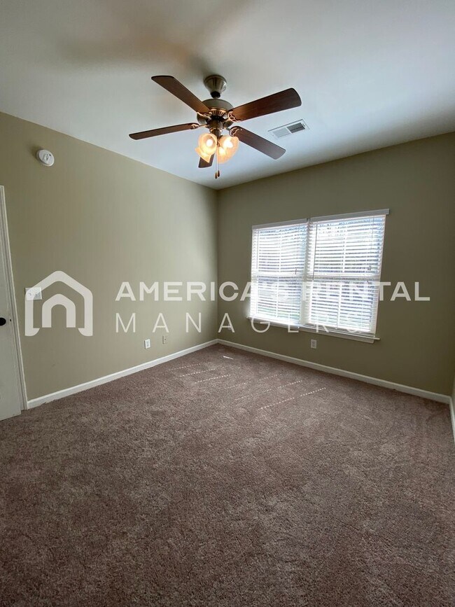 Building Photo - 129 The Heights Dr