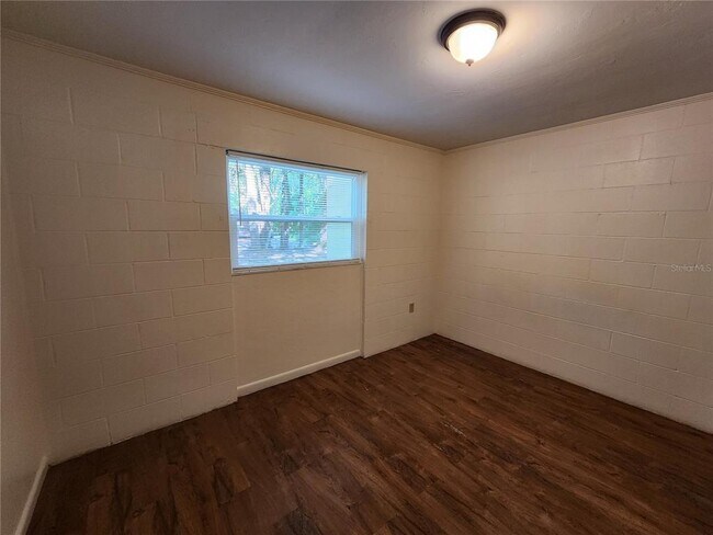 Building Photo - 206 NE 7th Pl