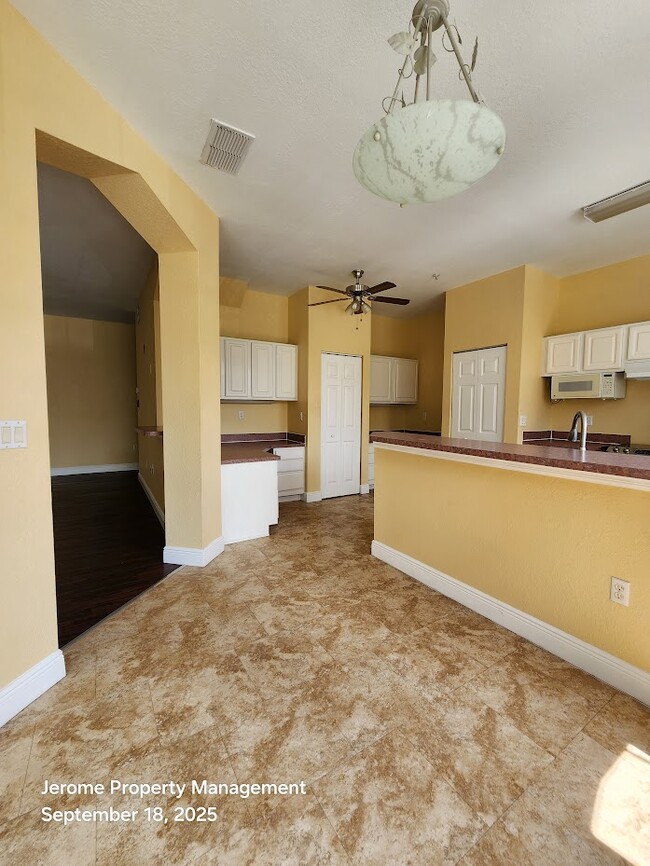Building Photo - 5011 Sunridge Palms Dr