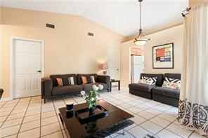 Building Photo - 2210 SE 6th Ct