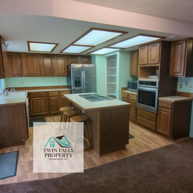 Building Photo - 955 Wood River Dr