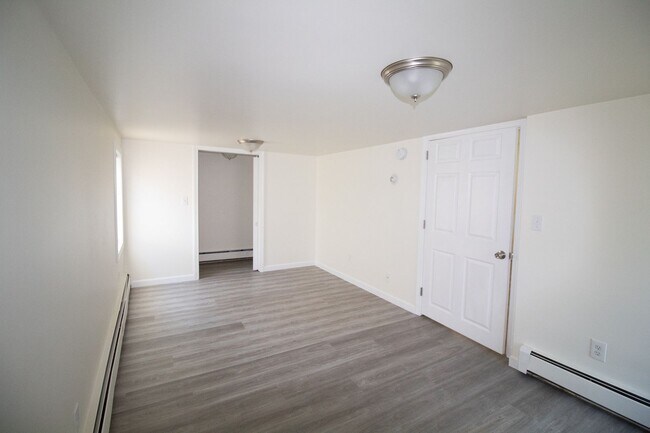 Building Photo - 119 Hicks Ave