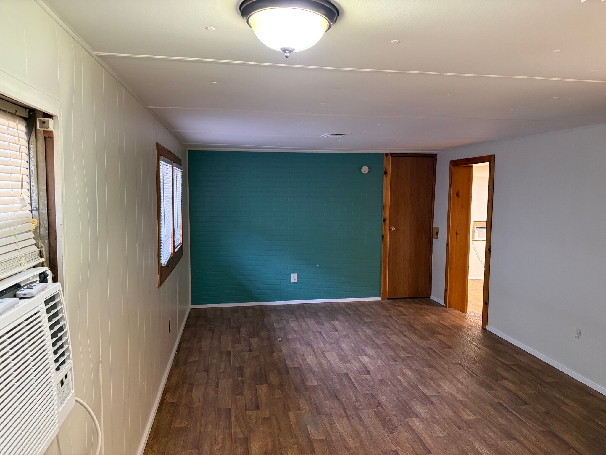 Dining - 13312 McComb Rd