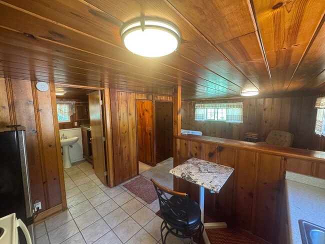 Building Photo - 3 dwelling property located in Rio Linda