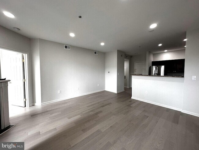Building Photo - 1645 International Dr